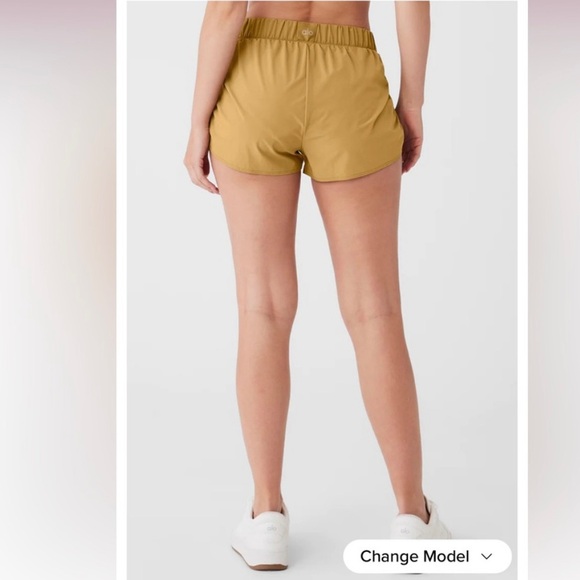 Alo Yoga Cinch It Up Short Women’s Small Golden Olive Branch Adjustable Sides - Picture 3 of 14